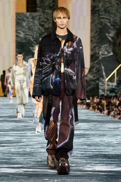 Look 60